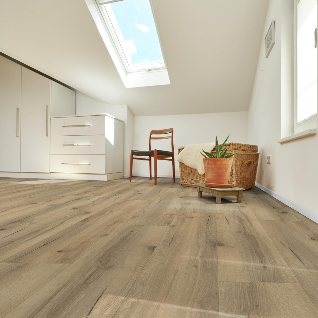Hochwertiges Klick-Vinyl in Holzoptik und Betonoptik für stilvolle Wohnräume