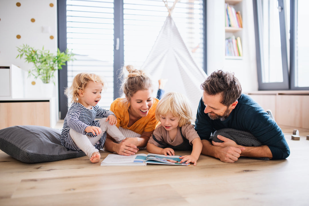 Moderner Wohnraum mit Klick-Vinyl-Boden in Holzoptik, ideal für Familien und Mietwohnungen – langlebig, pflegeleicht und nachhaltig.