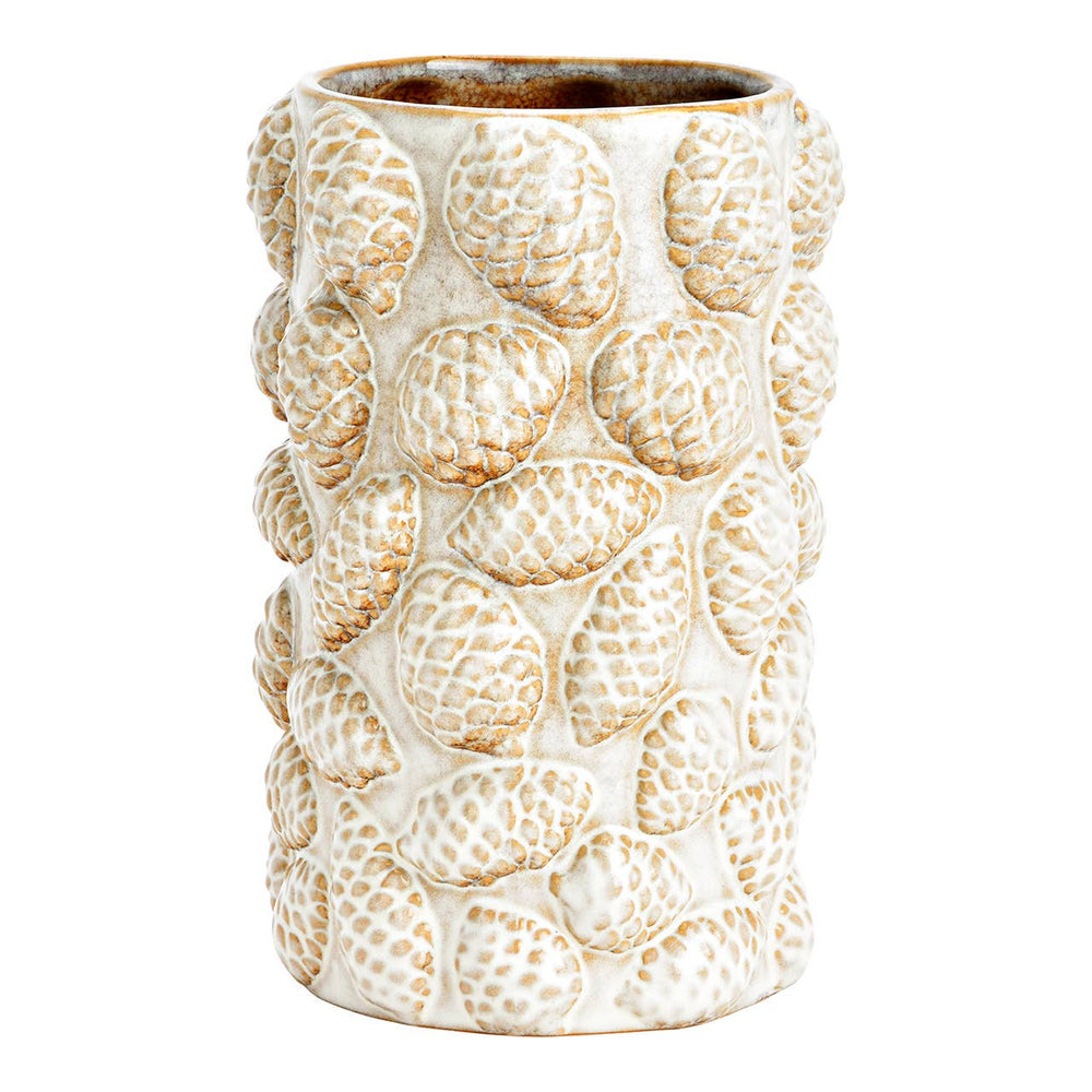 Vase Tannenzapfen auf Sideboard mit Deko