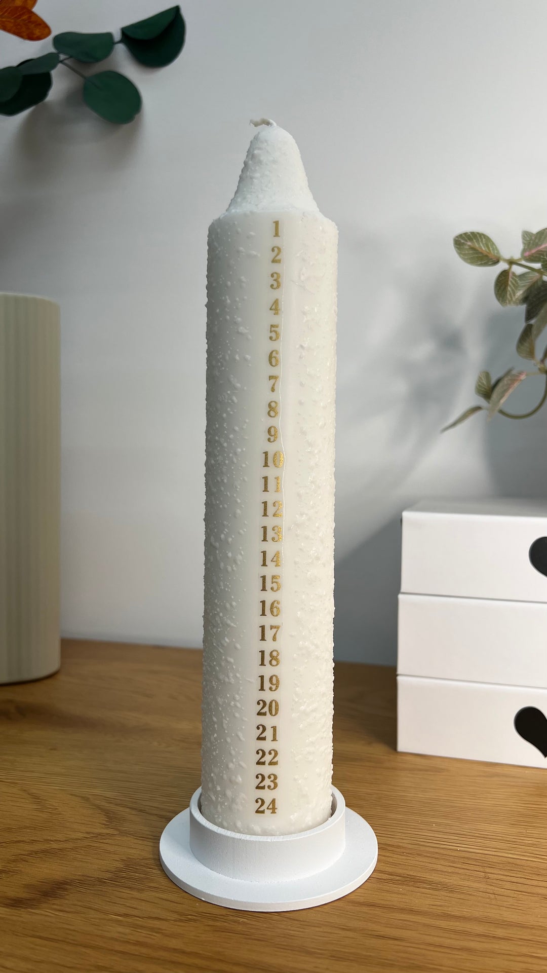 Geschenkset „Adventslicht“ – Adventskalenderkerze mit Kerzenhalter