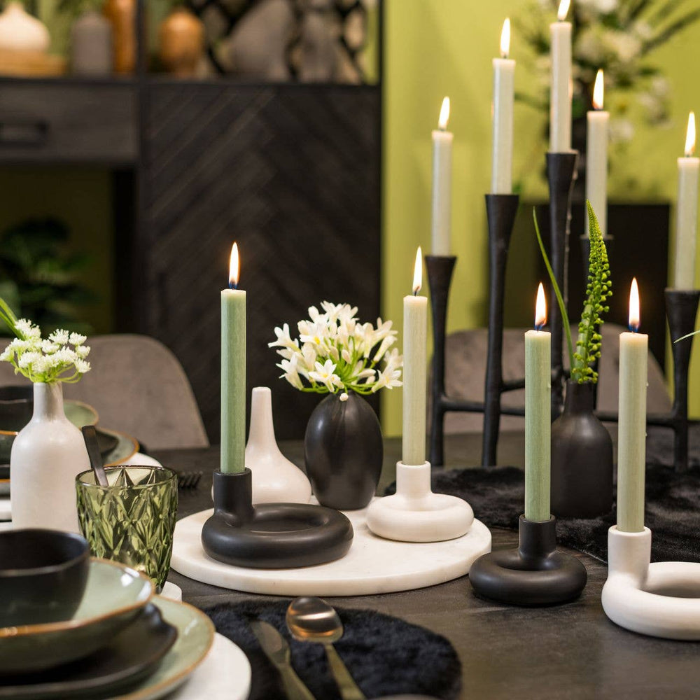 Minimalistische Kerzenständer für Tischdeko