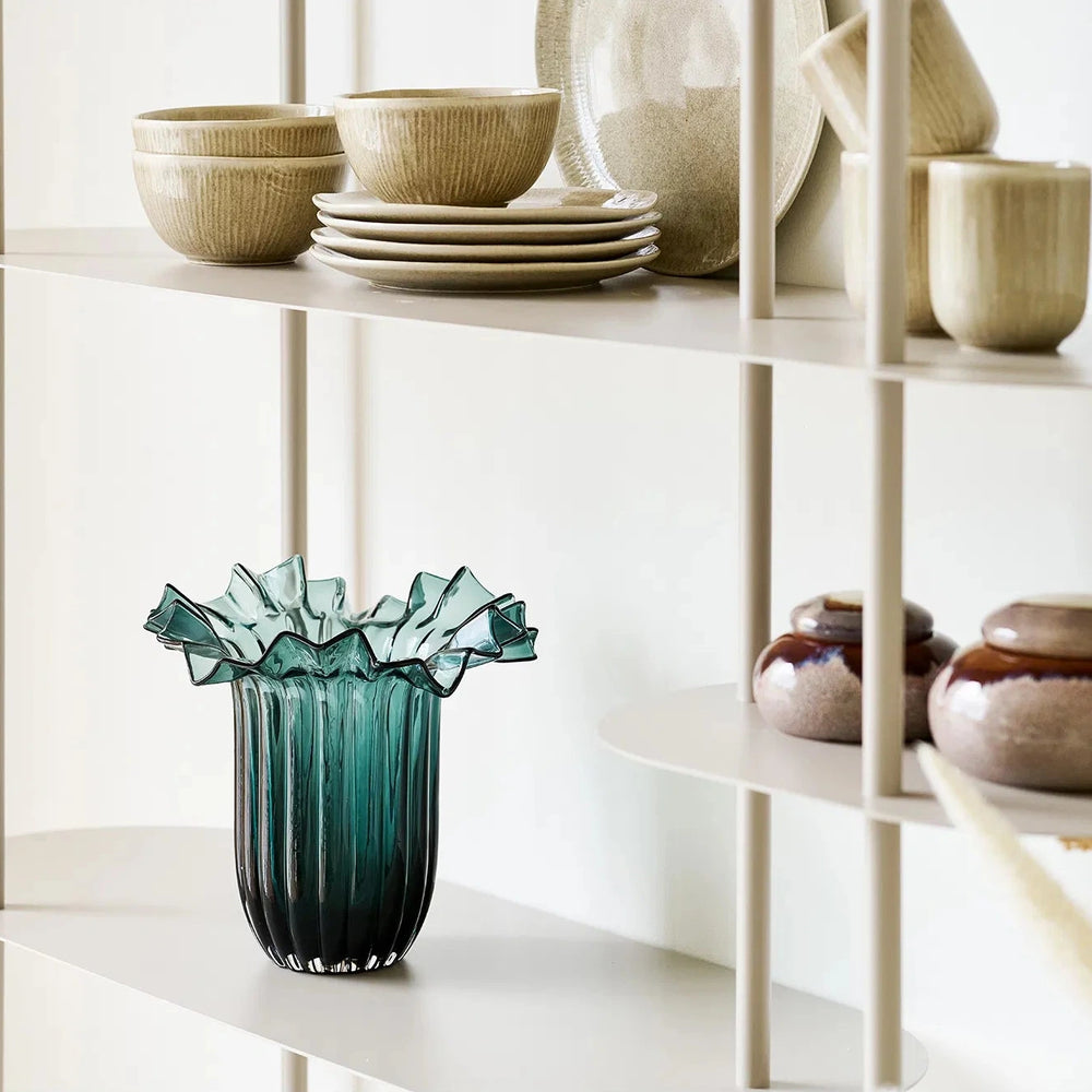 Skandinavische Glasvase Rudy dunkelgrün als Dekoration