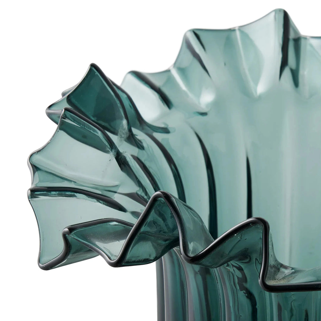 Mundgeblasene Glasvase Rudy mit gewelltem Rand