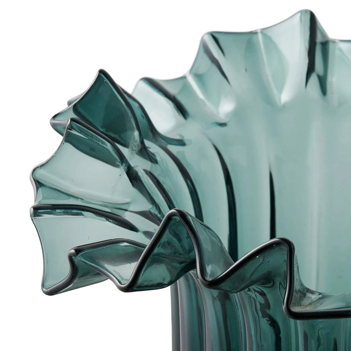 Mundgeblasene Glasvase Rudy mit gewelltem Rand