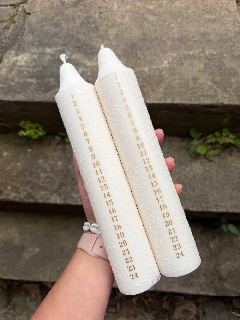 Adventskalenderkerze Weiß mit Konfetti, Detailansicht