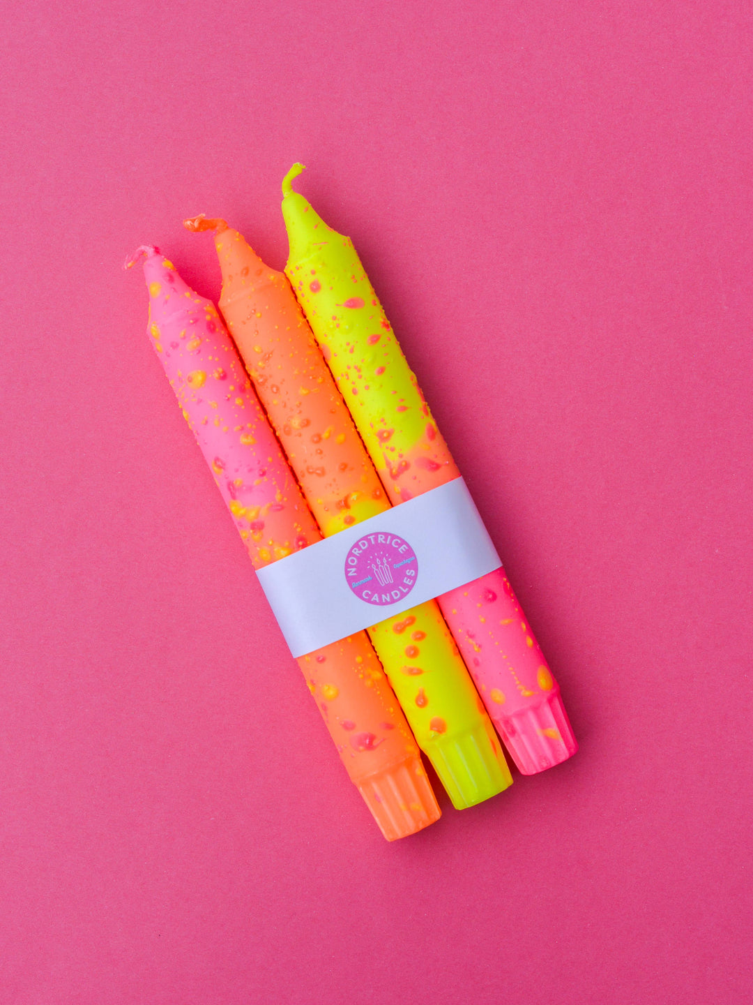 Neonpink Stabkerzen 20 cm im 3er Set für bunte Tischdeko