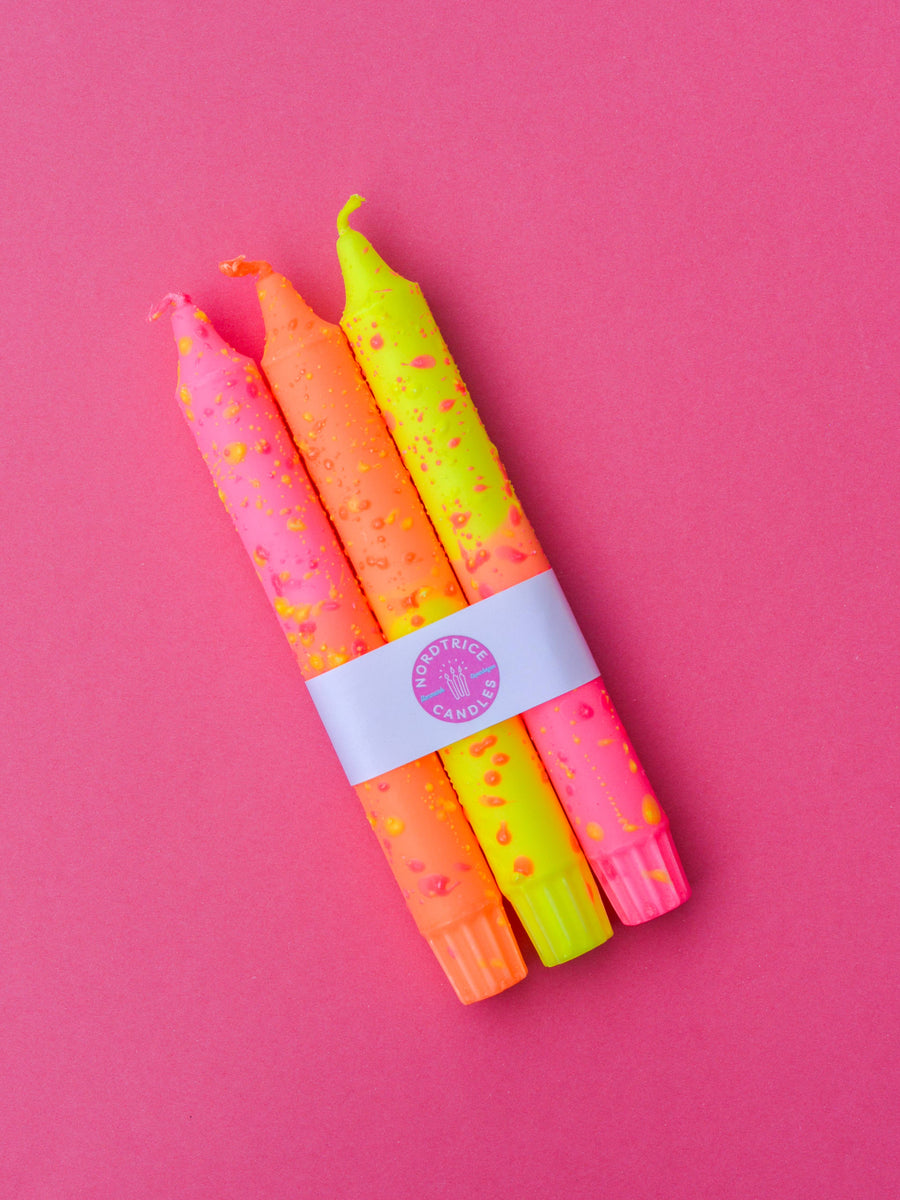 Neonpink Stabkerzen 20 cm im 3er Set für bunte Tischdeko