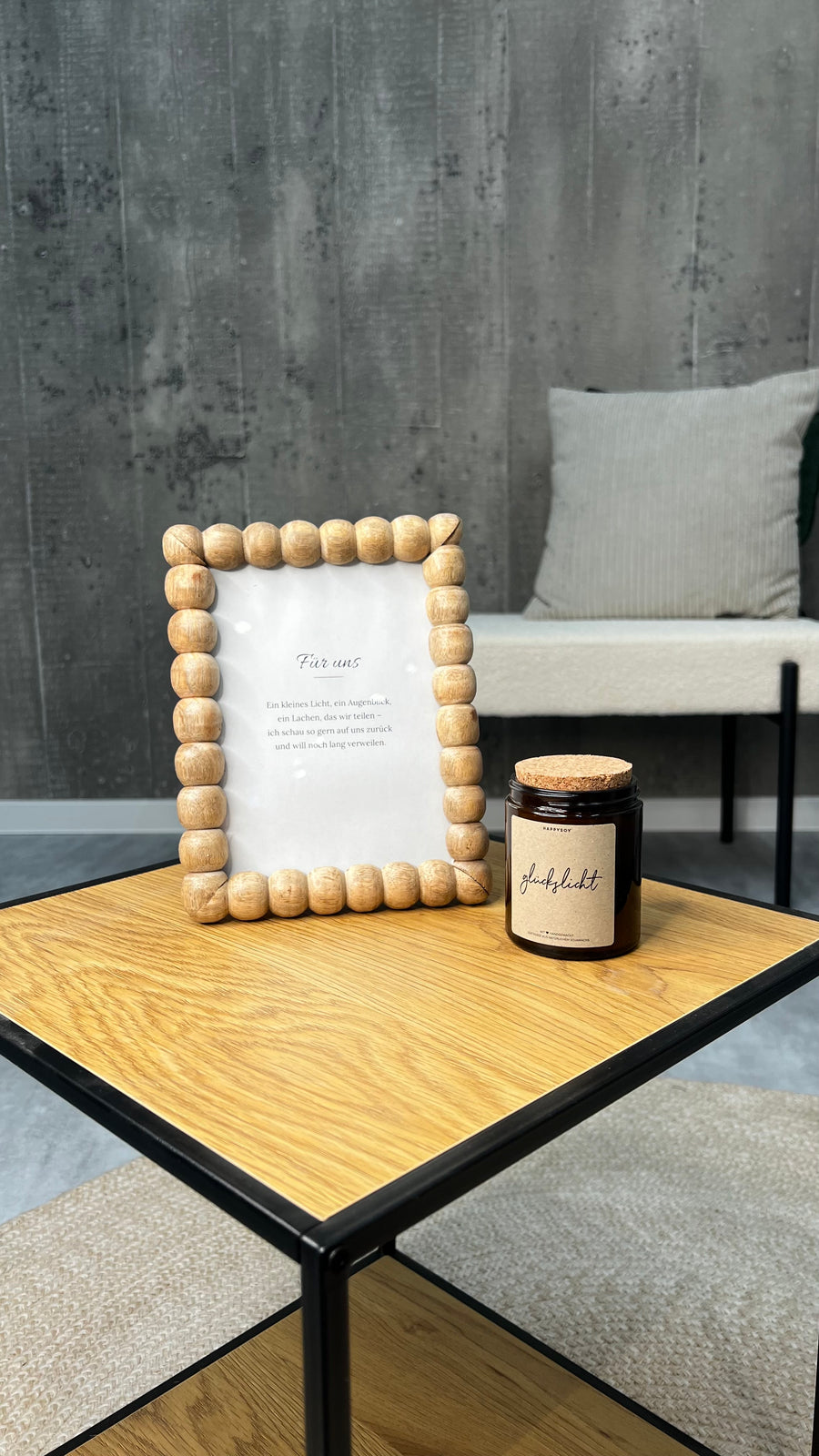 Geschenkset Kleine Erinnerung im Wohnraum – Bilderrahmen aus Mangoholz mit Gedicht und Duftkerze Glückslicht
