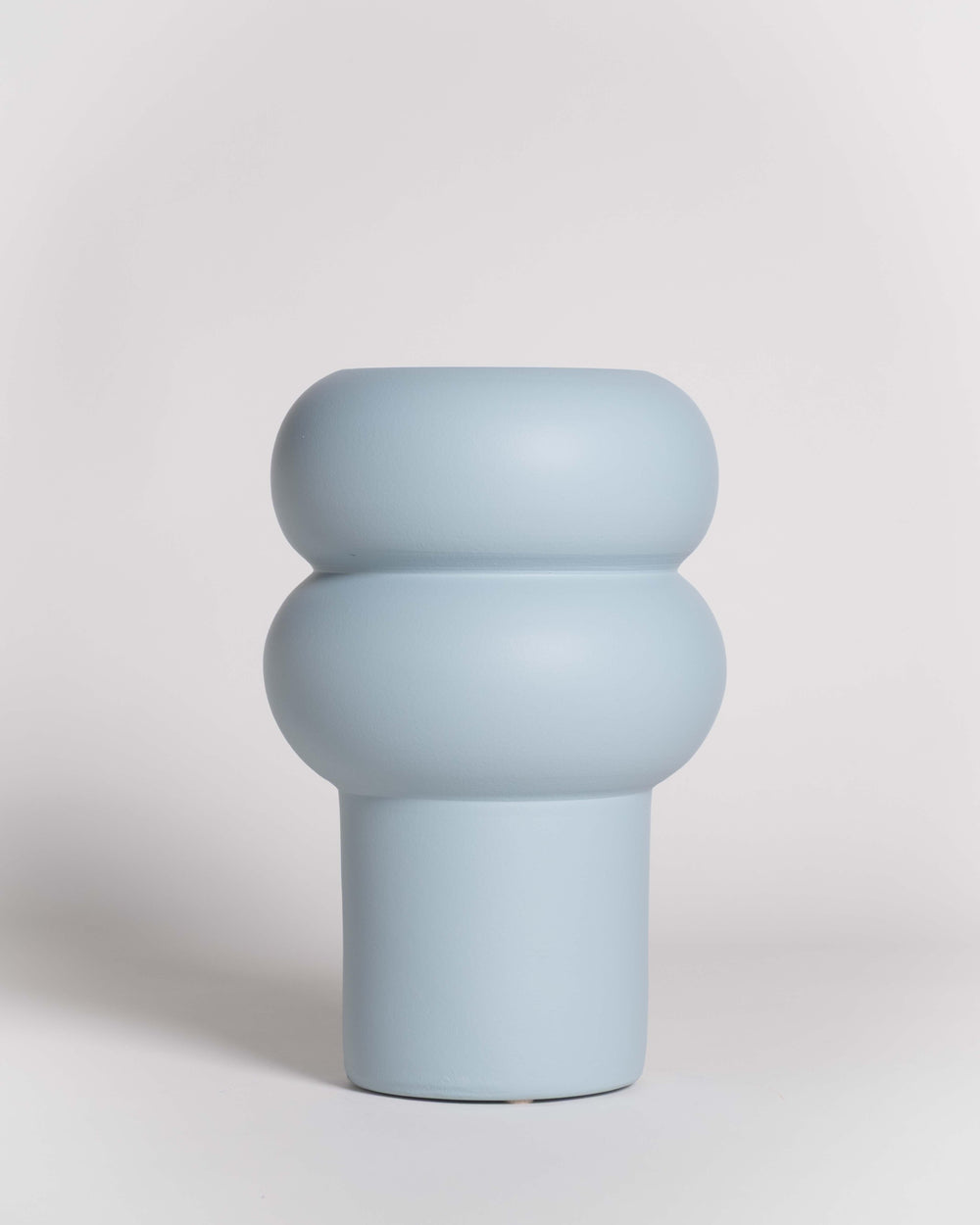 Keramikvase Ripple Hellblau, Ø 9,5 × 23 cm, skulpturales Wellendesign