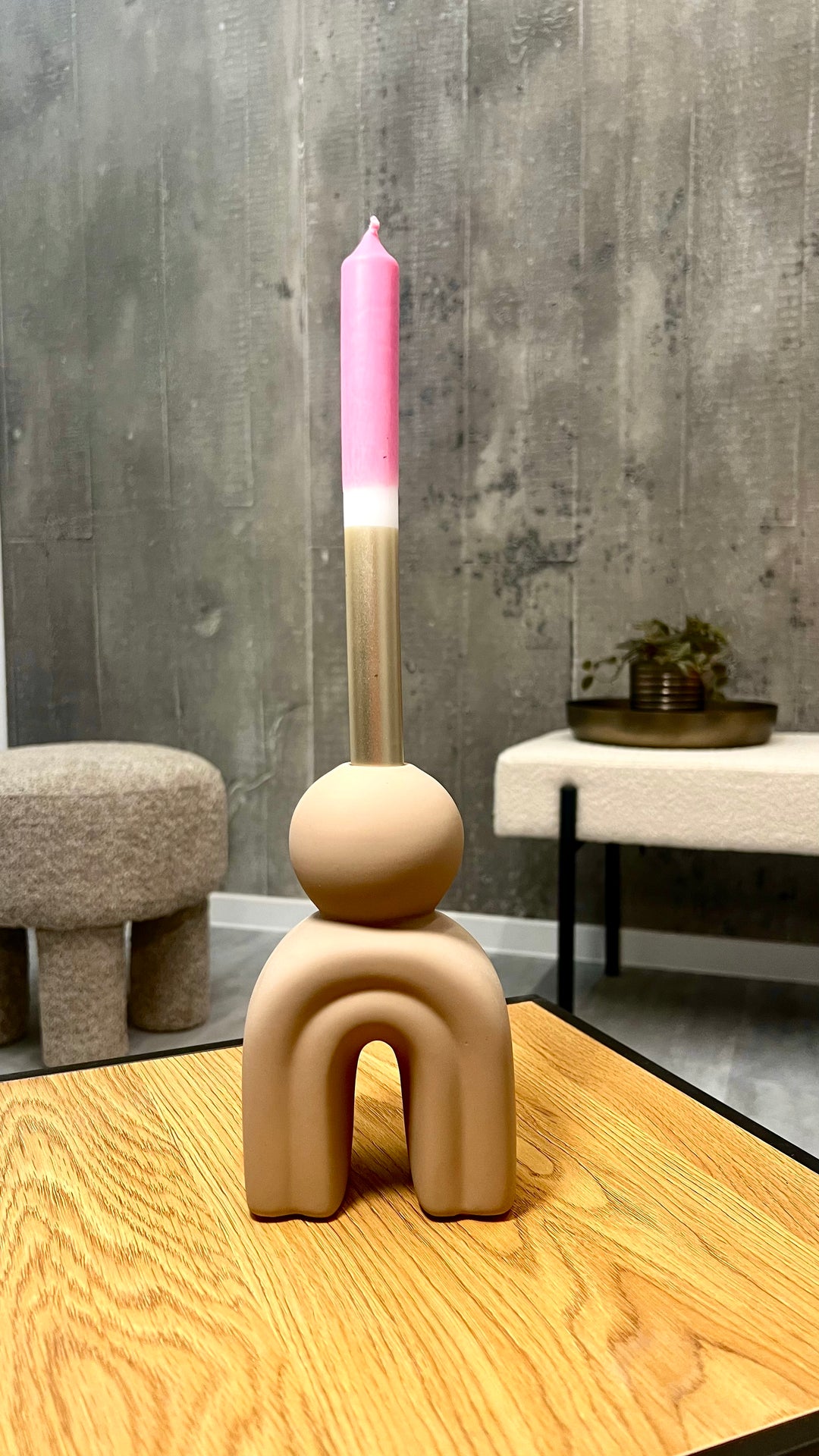 Kerzenhalter Holy aus Keramik mit roter Dip-Dye-Tafelkerze – Geschenkset Warmes Licht Gold