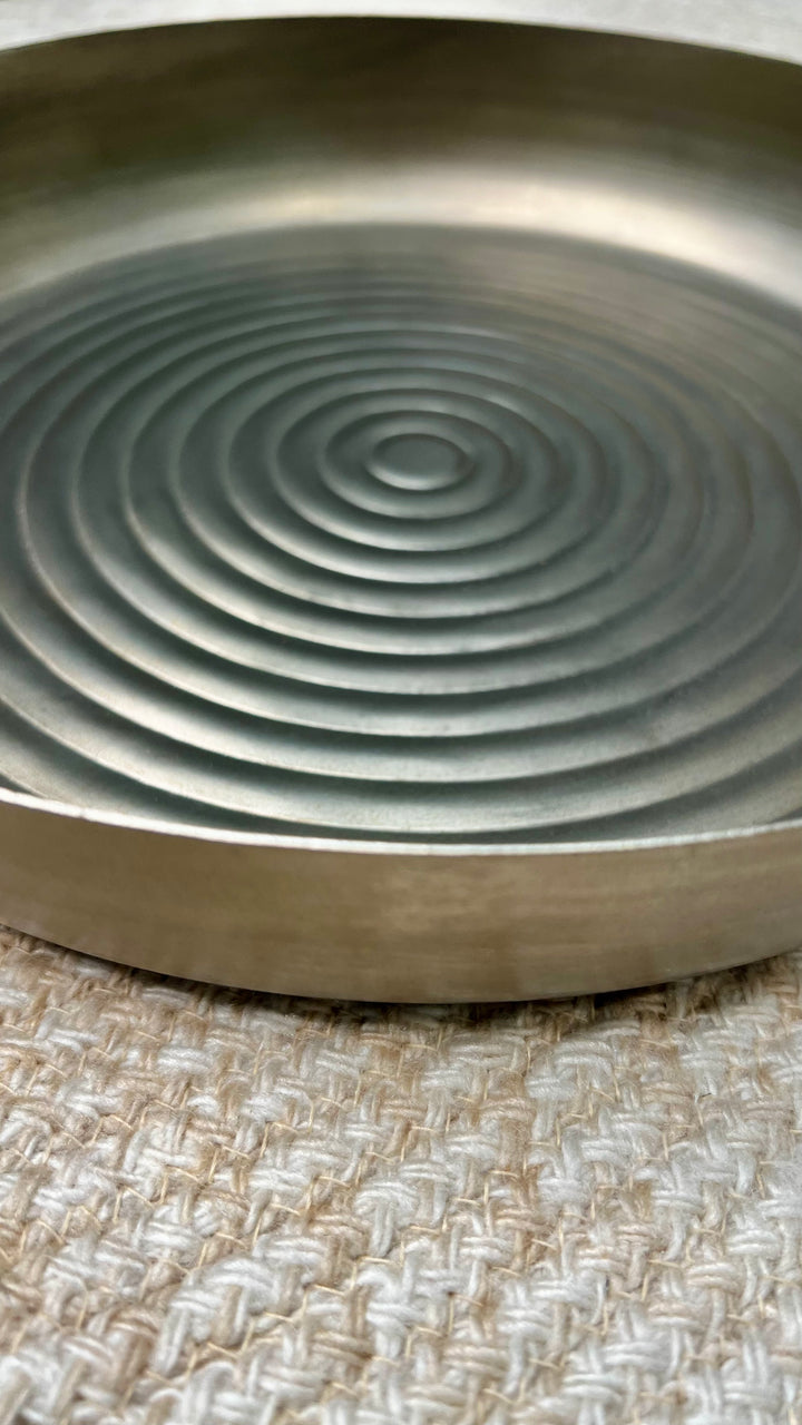 Metallschale Antik Bronze 30 cm mit Rillenstruktur – Teil des Geschenksets Erinnerung