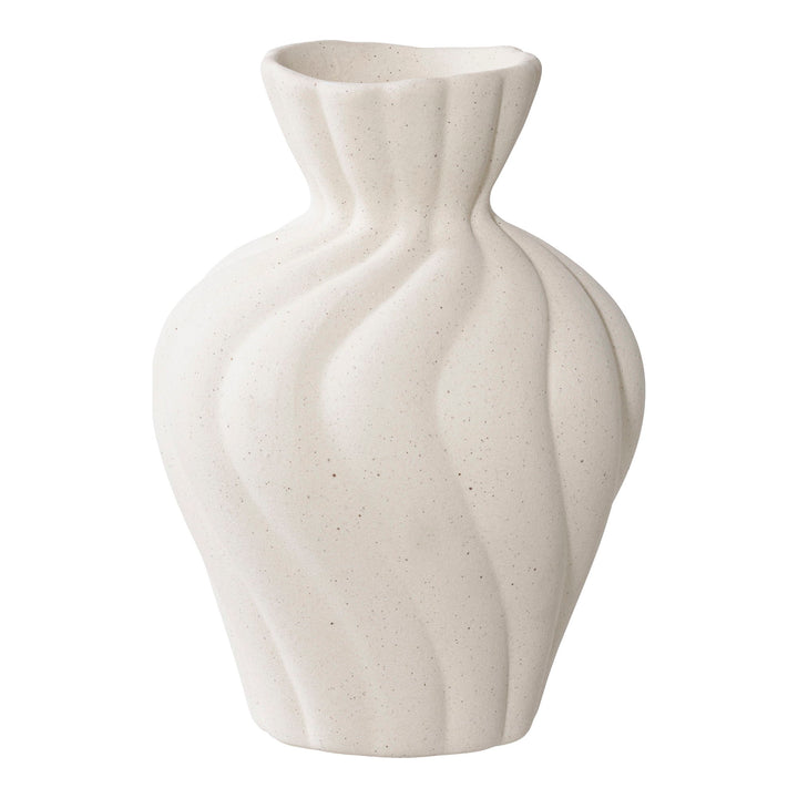 Weiße Keramikvase Tilly groß, einzeln freigestellt auf weißem Hintergrund – modernes, minimalistisches Produktfoto für den Online-Shop.