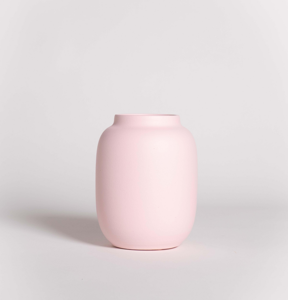 Blanc 04 Light Pink Vase mit einer Rose als romantische Tischdeko