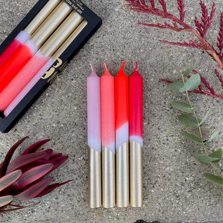 Kerze Dip-Dye Neon „Rote Lichter“ – handgefertigte Tafelkerzen aus Bayern