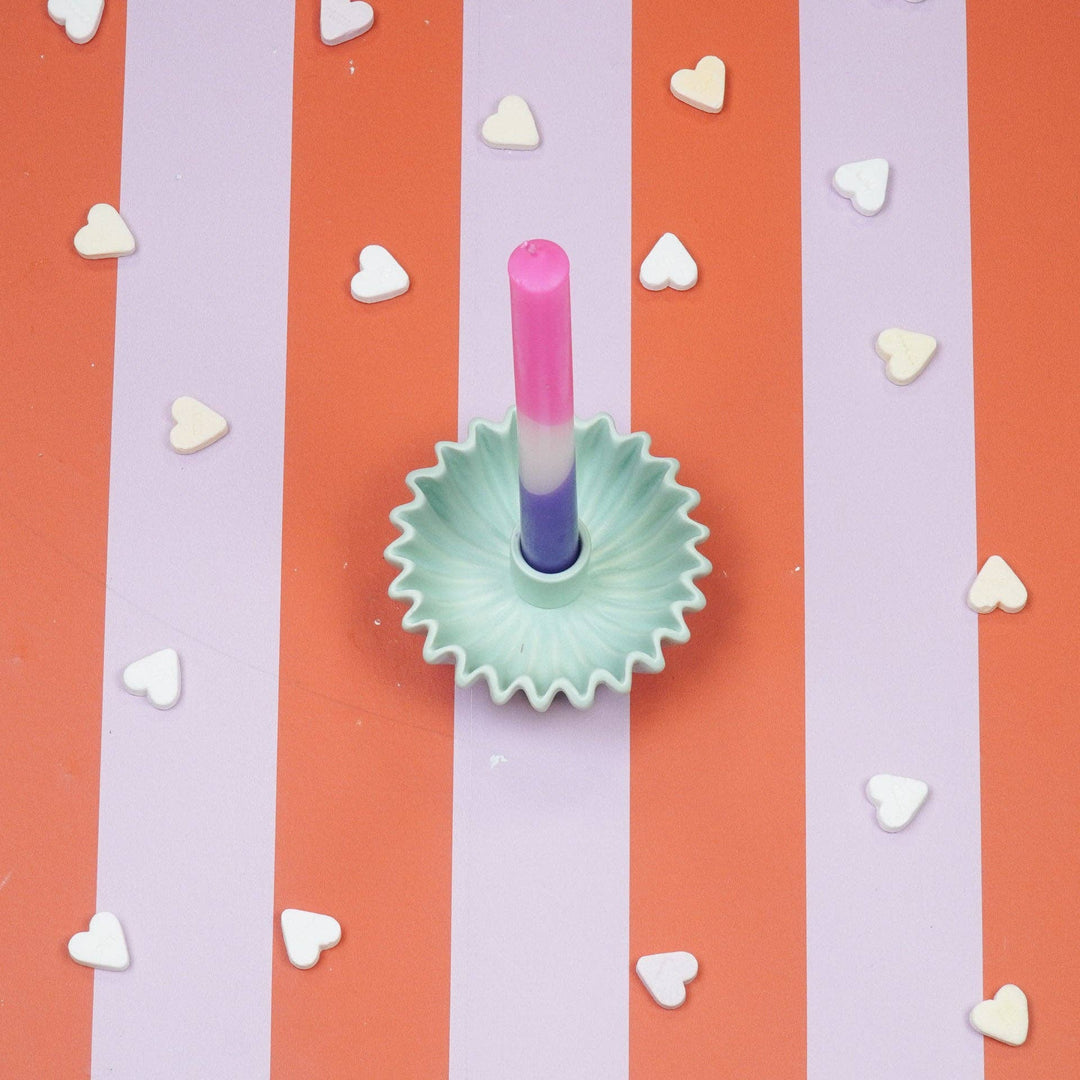 Gefalteter Kerzenhalter als Tischdekoration