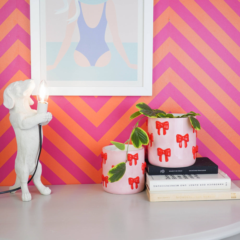 Großer Keramiktopf mit roten Schleifendetails