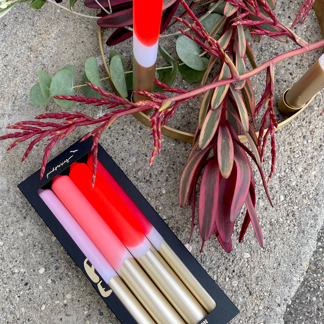 Kerze Dip-Dye Neon „Rote Lichter“ – handgefertigte Tafelkerzen aus Bayern